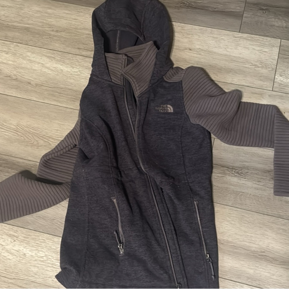 North face jacket size small